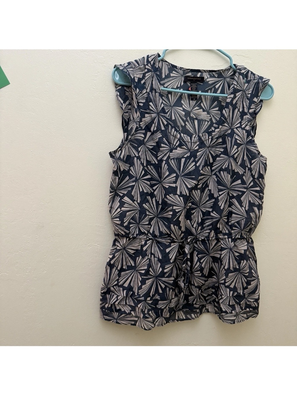 banana Republic blouse sheer silk blend medium Navy White Printed Peplum Top A1